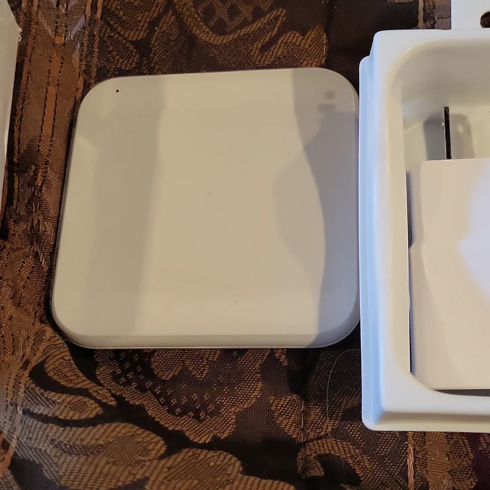 Samsung new boxed amazing wireless charger boxed tagged